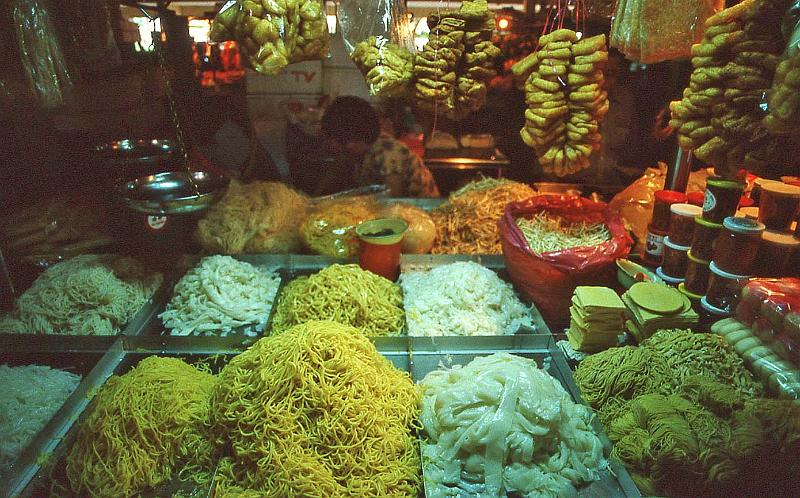 WT 0600 105a29 e001 Singapore Market Scene.jpg